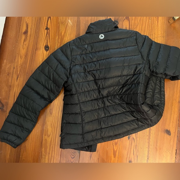 Black down Marmot packable jacket - great for layering or light weather ❄️ ⛷️ - Picture 7 of 8